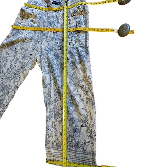 Floral Print Women's Pants-Size Large - Picture 12 of 17